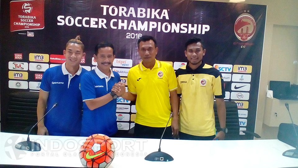 Kedua pemain siap menunjukkan penampilan terbaik dari laga SFC kontra Persib Copyright: &copy; Muhammad Effendi/INDOSPORT